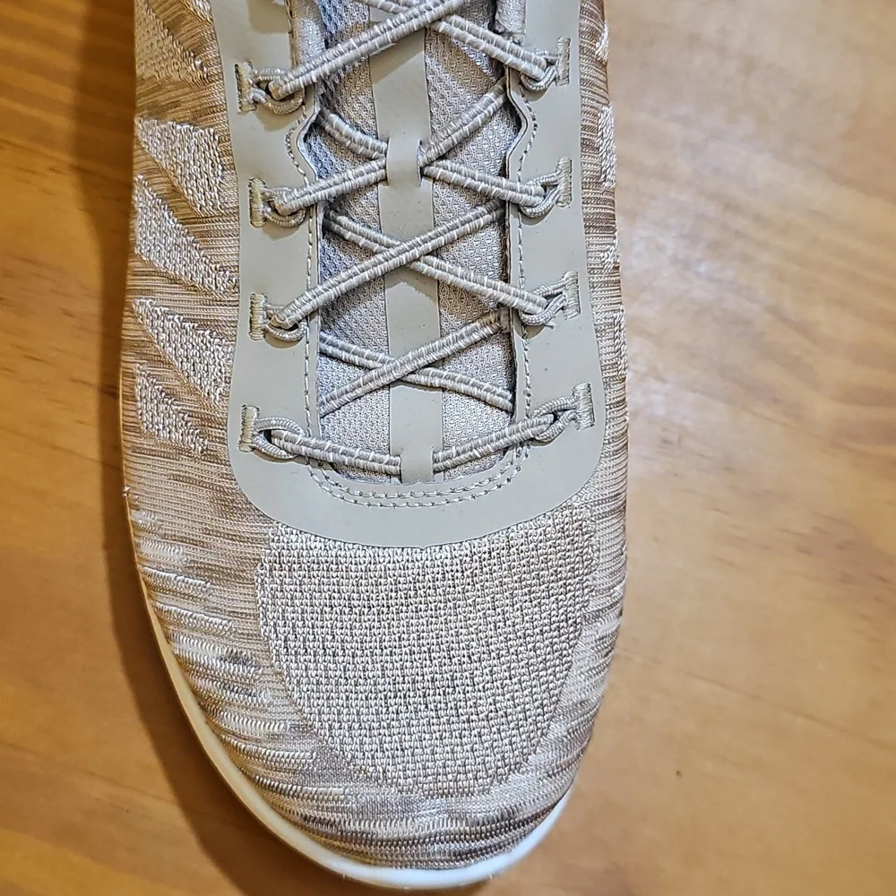 Skechers Womens Tan Go Step Sneaker Size 9 Wide